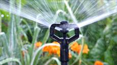 پاورپوینت خصوصیات سیستم های آبیاری بارانی